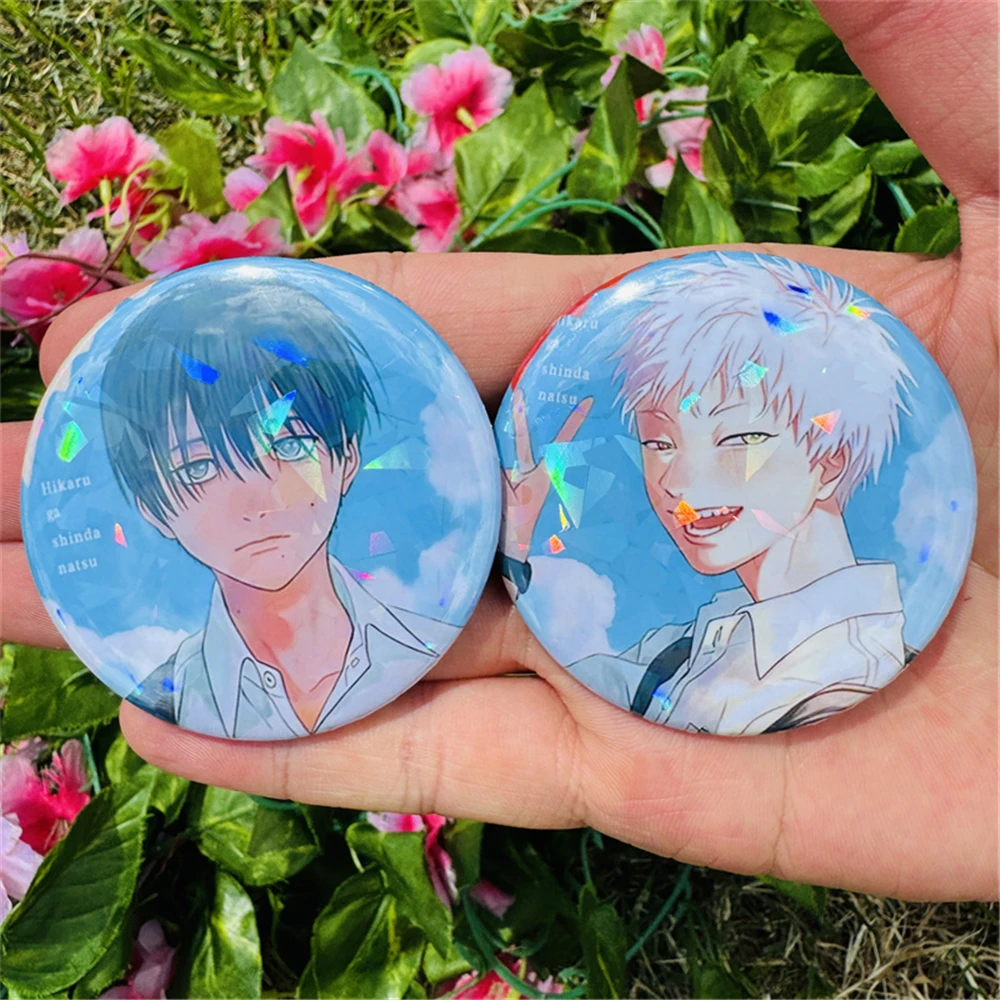 58mm Anime L'estate Hikaru Died Tsujinaka Yoshinori COSTUME Cosplay Distintivo Pin SPTE Spilla in banda stagnata Prop Regalo di Natale