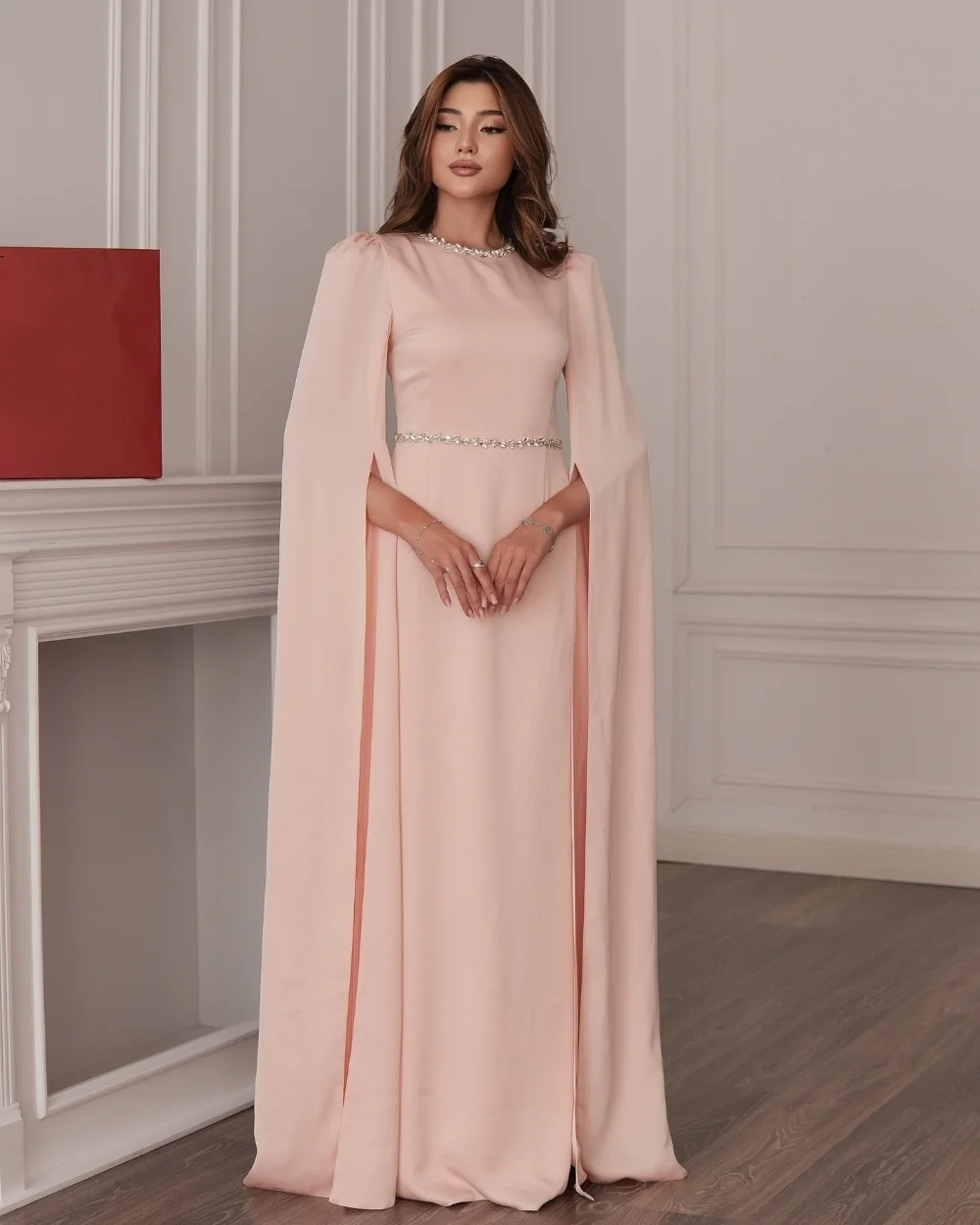 

Customized High Quality Elegant Charmeuse Rhinestone Pleat Straight Scoop Neck Long Dresses Bespoke Occasion Dresses Fashion