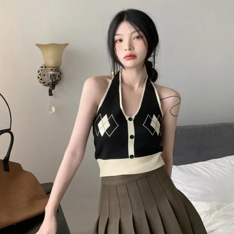 

Women 2025 Summer Knitted V-Neck Crop Tops Sexy Slim Solid Sleeveless Tank Tops Vintage Elastic Rib Design Button Camisoles D591