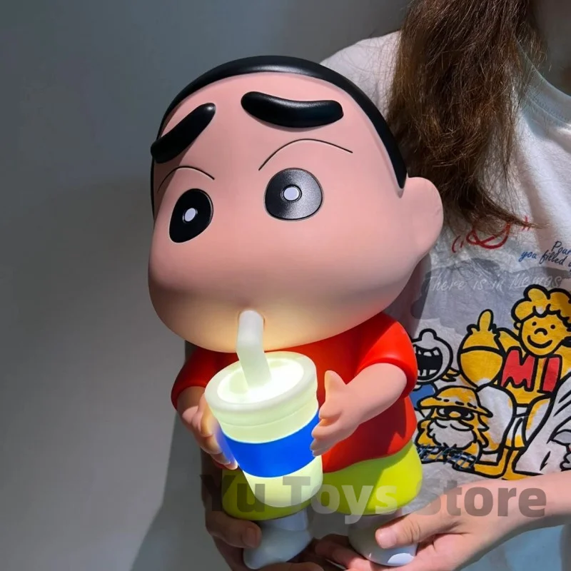 

Новая фигурка Crayon Shin-chan 35 см, чашка для питьевой воды со стандартной ПВХ моделью, милые кукольные украшения ручной работы, коллекционный день рождения