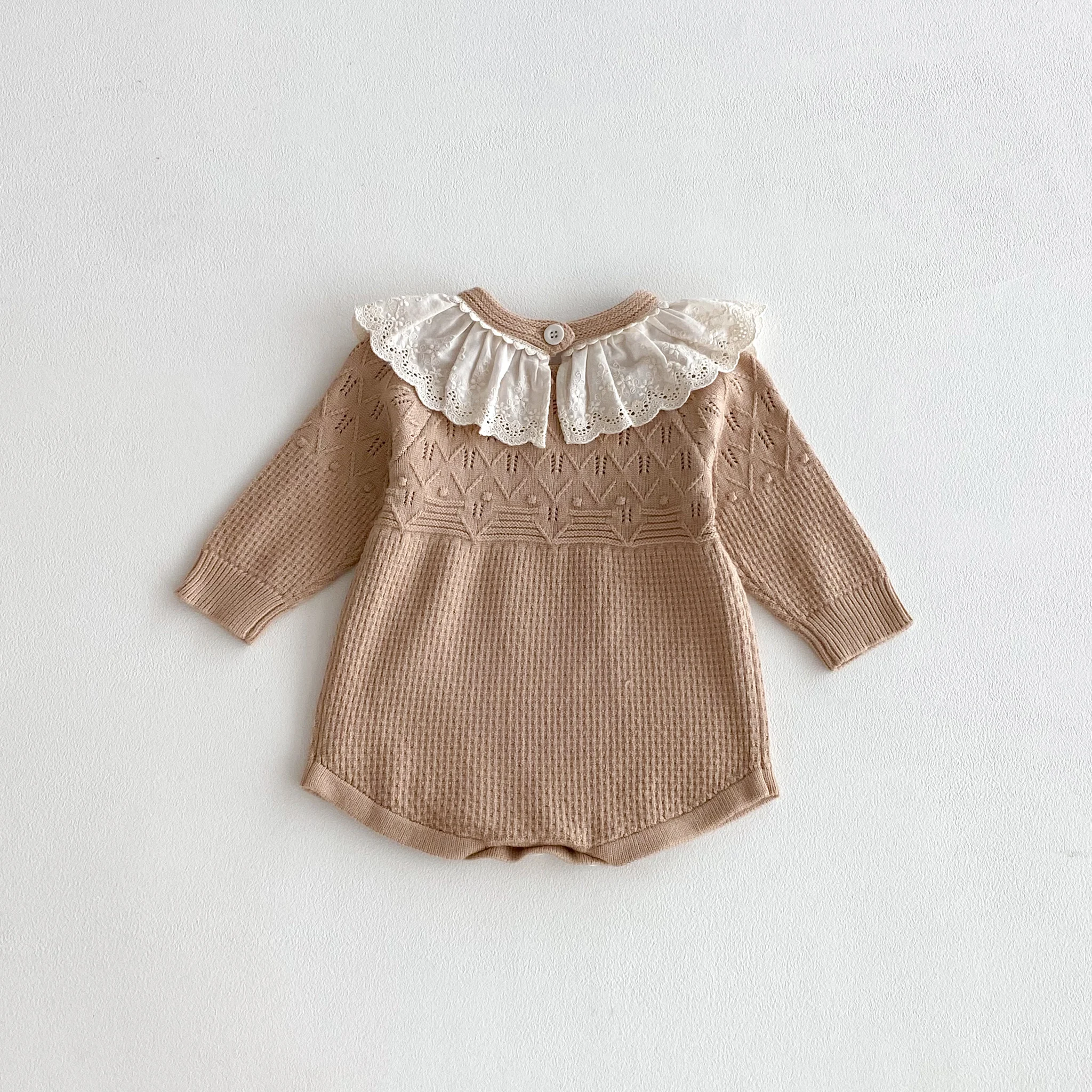 INS Herbst-Baby-Spitzen-Strick-Body mit Puppenhalsausschnitt, Langarm-Retro-Strampler für Mädchen – Detail 4