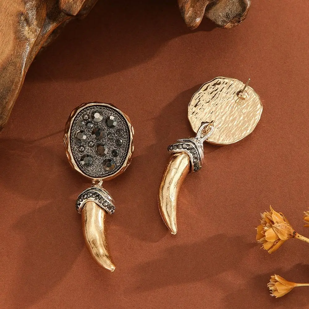 

Irregular Ox Horn Pendant Necklace Earrings Advanced Sense Exaggerated Clavicle Chain Zinc Alloy Creative Multilayer Necklace