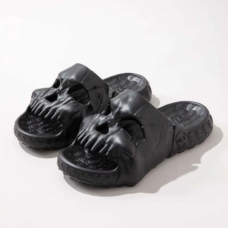 2023 New Pirate Skull Slippers Design Male Summer Men EVA Non-slip  Retro Trend Beach Shoes Men Slipper For Home Slippers Mules