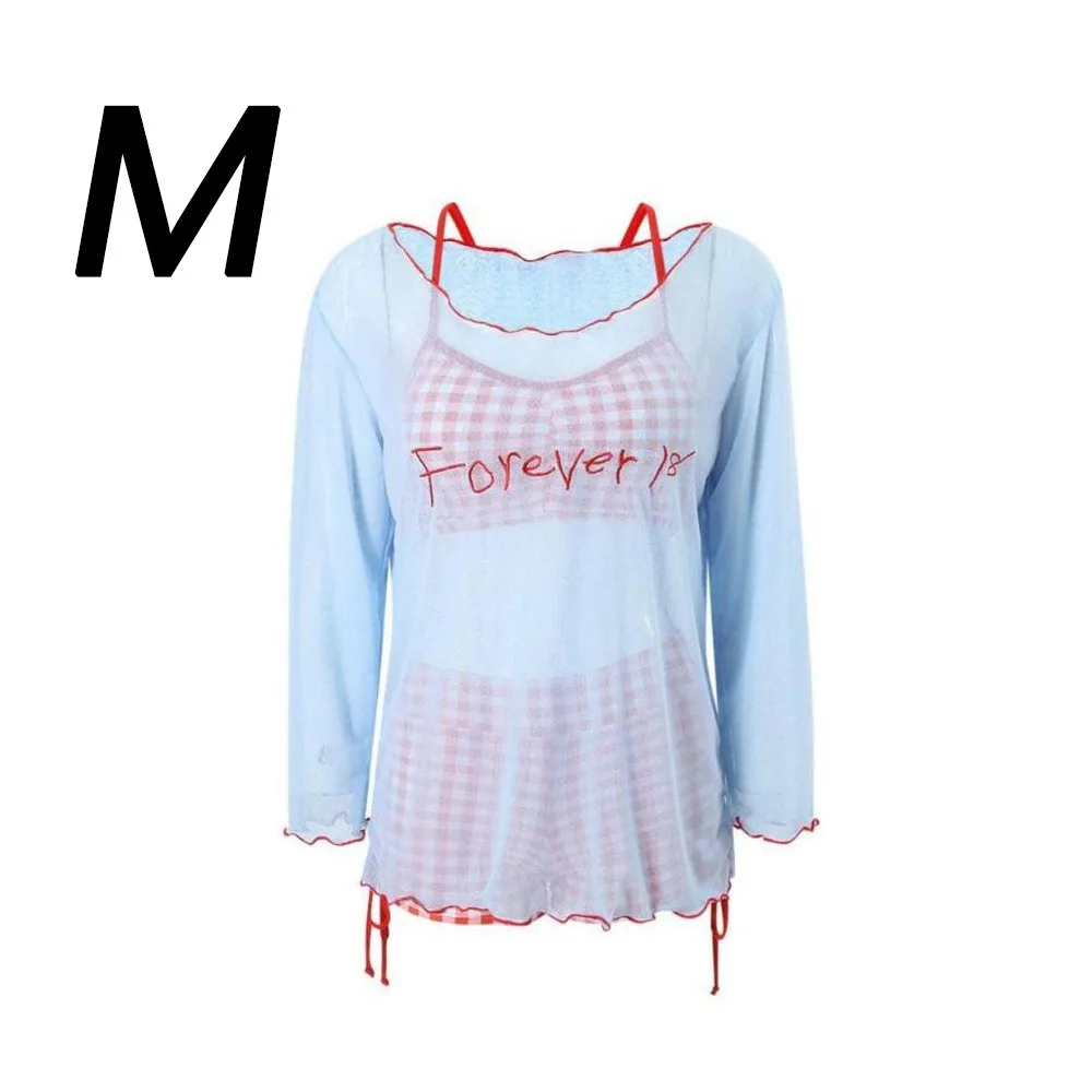 

Комплект из трех предметов: купальник-бикини с длинными рукавами, прозрачная сетчатая накидка и утягивающий купальник, красный в клетку, из трех частей