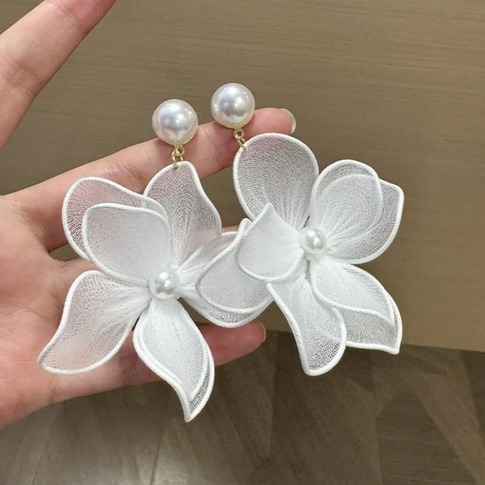 Exquisite Sweet Mesh Flower Dangle Earrings Elegant Women Ear Jewelry Beach Earrings Pearl Petals Stud Earrings Party