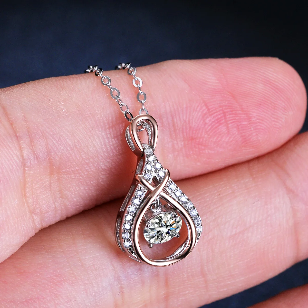 

18K Gold Pendant 50 Cent Moissanite Necklace, Women's Lively Water Droplet Pulsating Heart Platinum PT950 Diamond Pendant