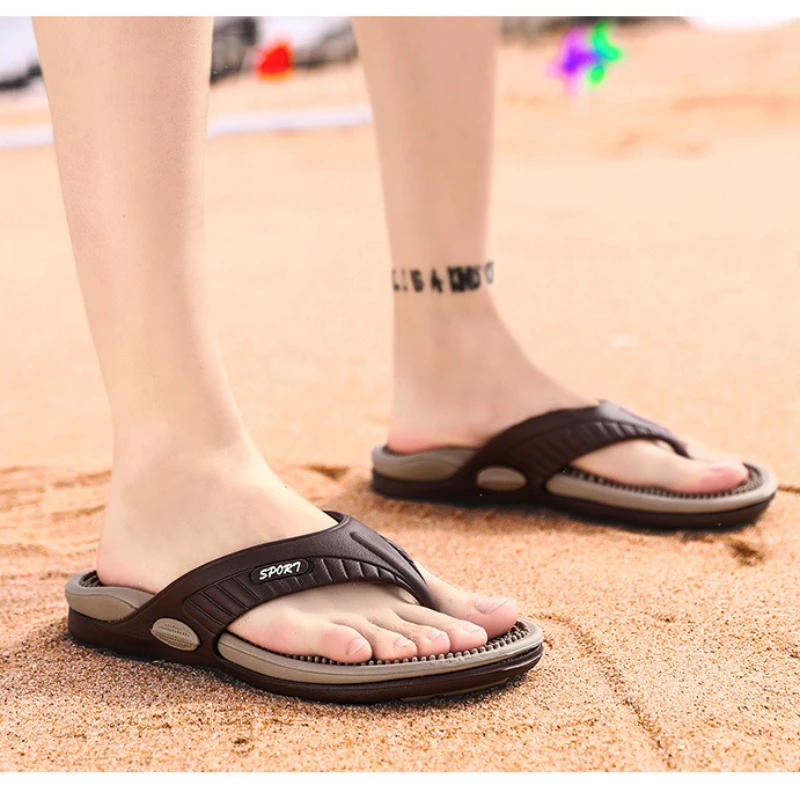 Sandal dan Sandal ukuran besar populer yang dibuat sesuai pesanan untuk jenis Sandal mode bawah datar Sandal rumah memakai Sandal jepit di luar