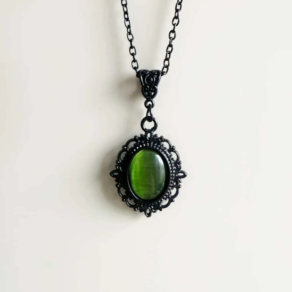 Victorian Medieval Green Cat's Eye Stone Black Oval Filaments Pendant Necklace for Women Gothic Halloween Party Retro Jewelry