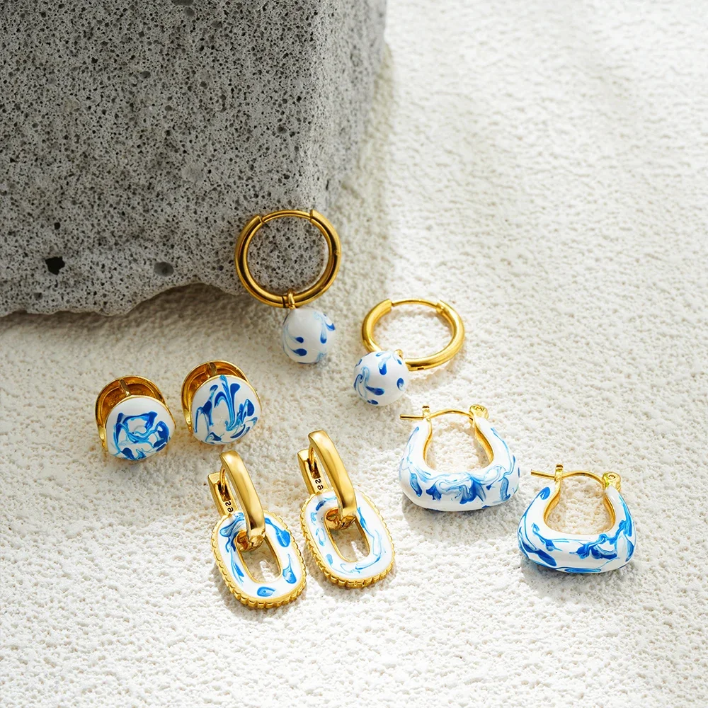 New Trendy White and Blue Enamel Flower Pattern Hoop Earrings for Women Charm Gold Plated U Shape Huggie Hoops Statement Jewelry