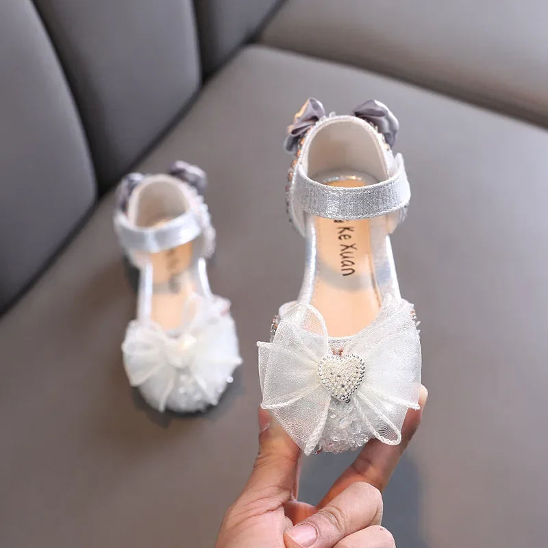 Kleine Mädchen Sandale Sommer elegante Kind Prinzessin Bowknot Leistung flache Schuhe Mode süße Kinder kausale Herz Balletts andalen