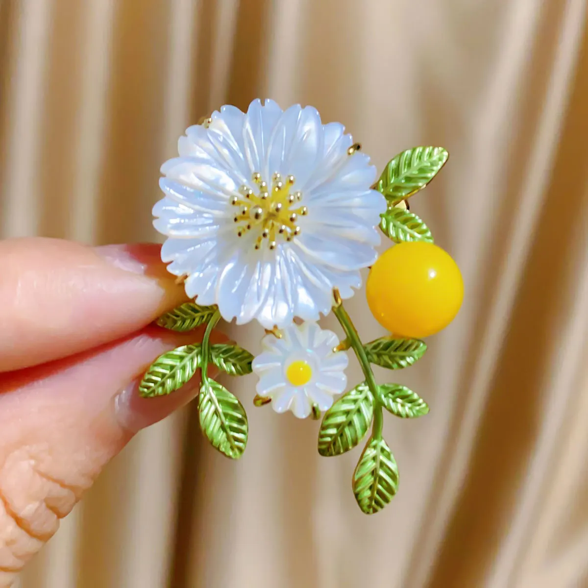 Fashion White Daisy Flower Brooches Women Metal Bouquet Brooch Pin Pastoral Style Jewelry Gifts Party Clothes Accesories