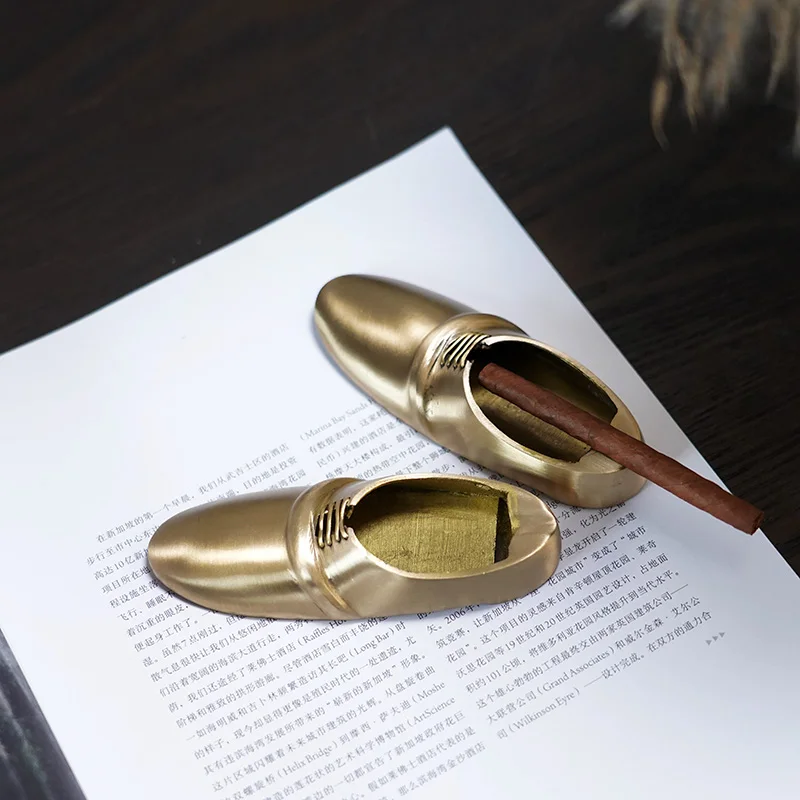 Handmade Brass Shoes Modeling Ashtray, Handicrafts Ornaments Decorative Cigarette Ashtray in Shoes Shape for Hotel , Office Home