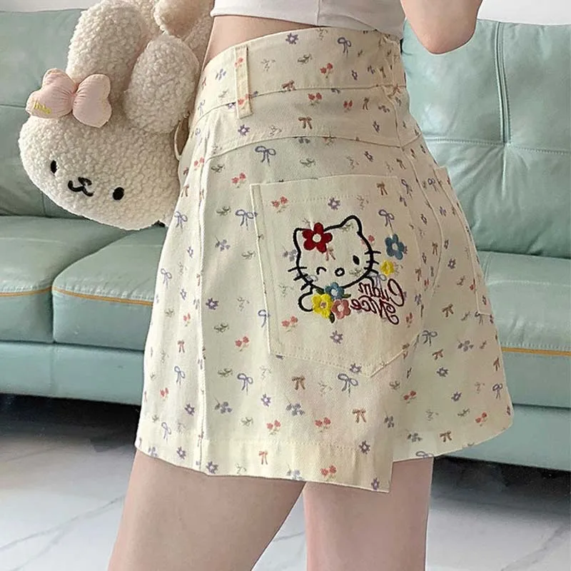 

New Cartoon Sanrio Hello Kittys Hot Girls Retro Denim Shorts Kitty Look Thinner Short Summer Style Large Size Hot Pants Gift