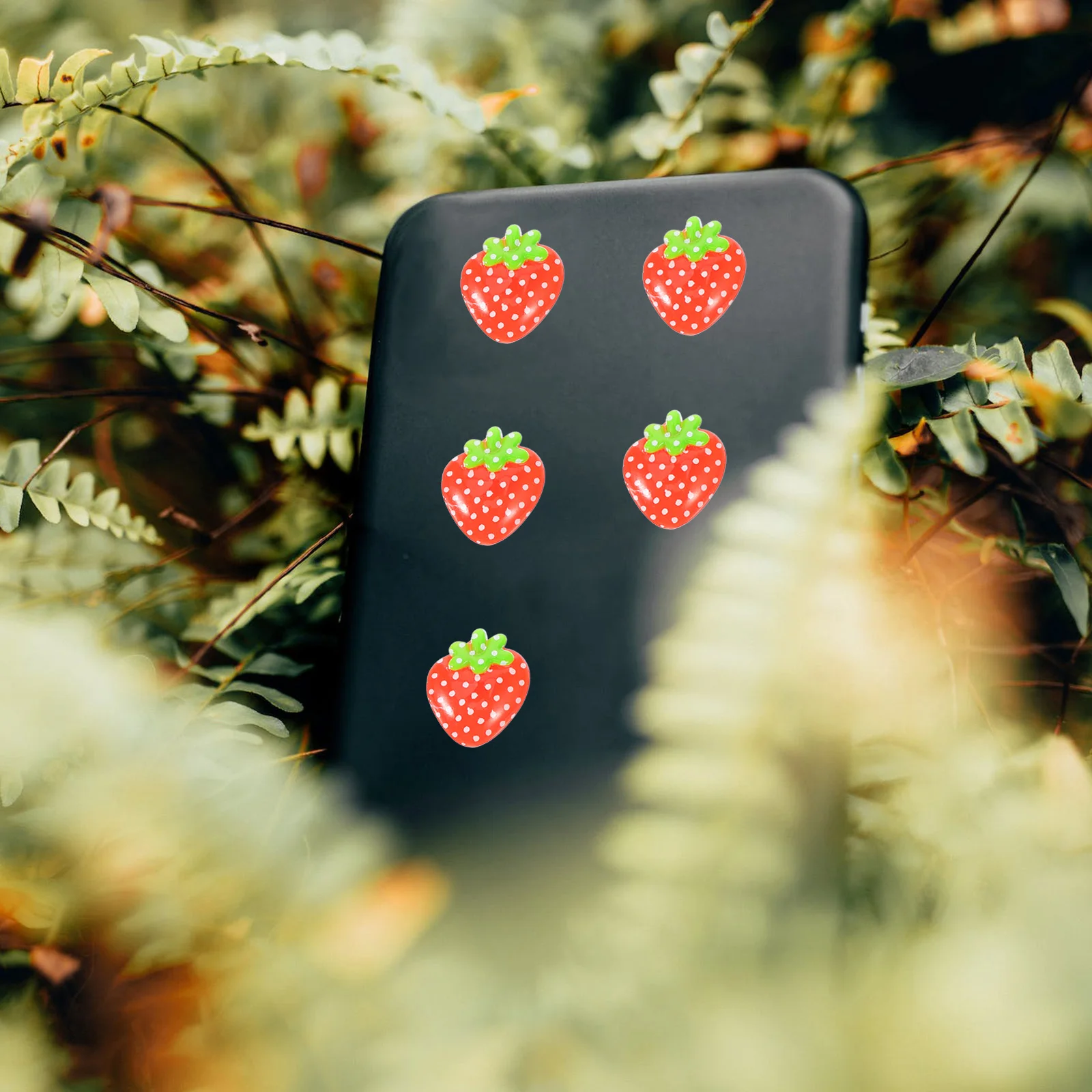 

30 шт., подвески в виде клубники из смолы, плоская задняя часть, материал для рукоделия, чехол для телефона, украшения, аксессуары для рукоделия, маленькая клубника