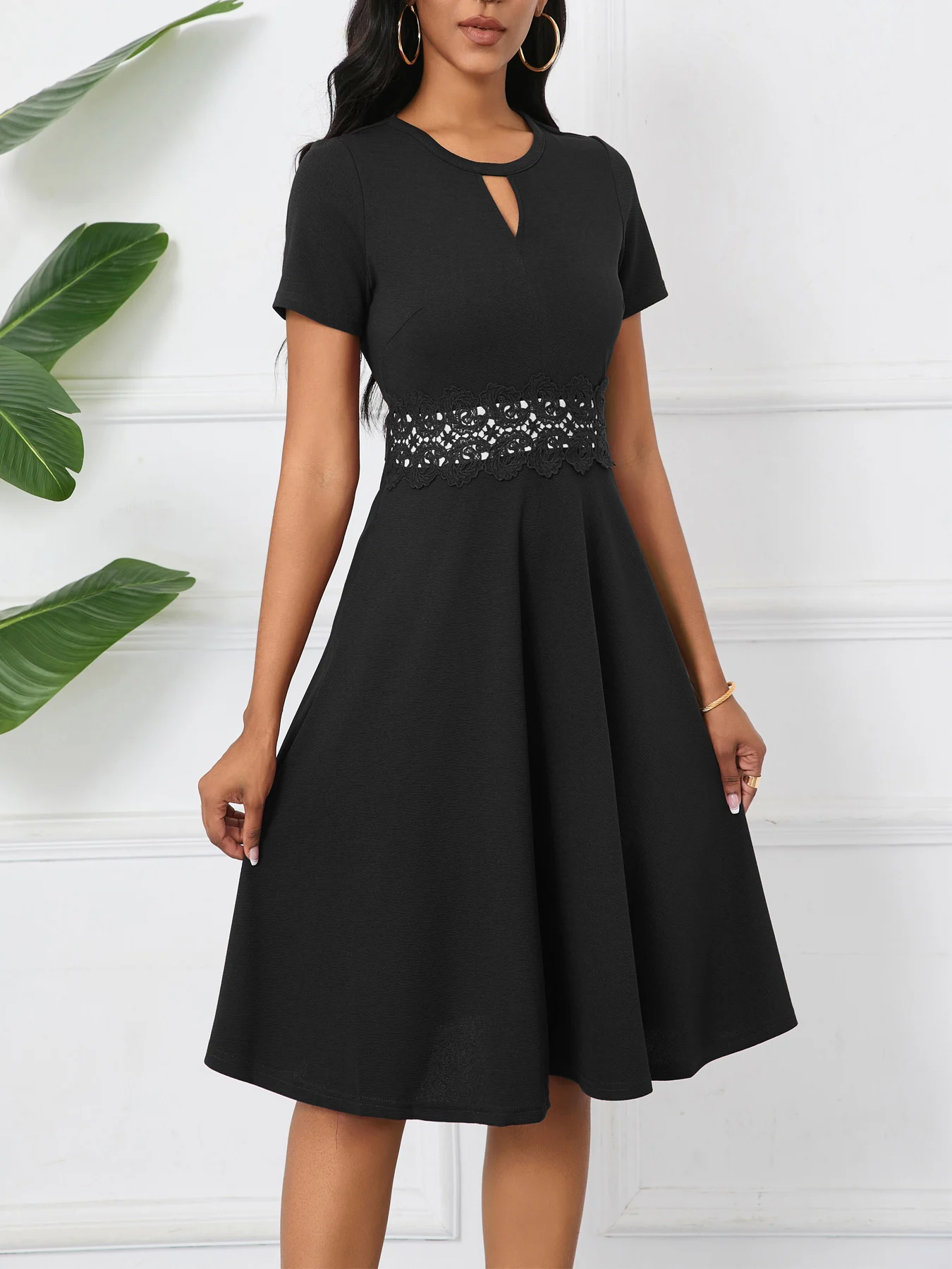 Elegantes Damen-Sommerkleid mit Rundhalsausschnitt, kurzen Ärmeln, Spitze, Taillenausschnitt, hoher Taille, elegant für Büro, Cocktailparty. – Detail 19