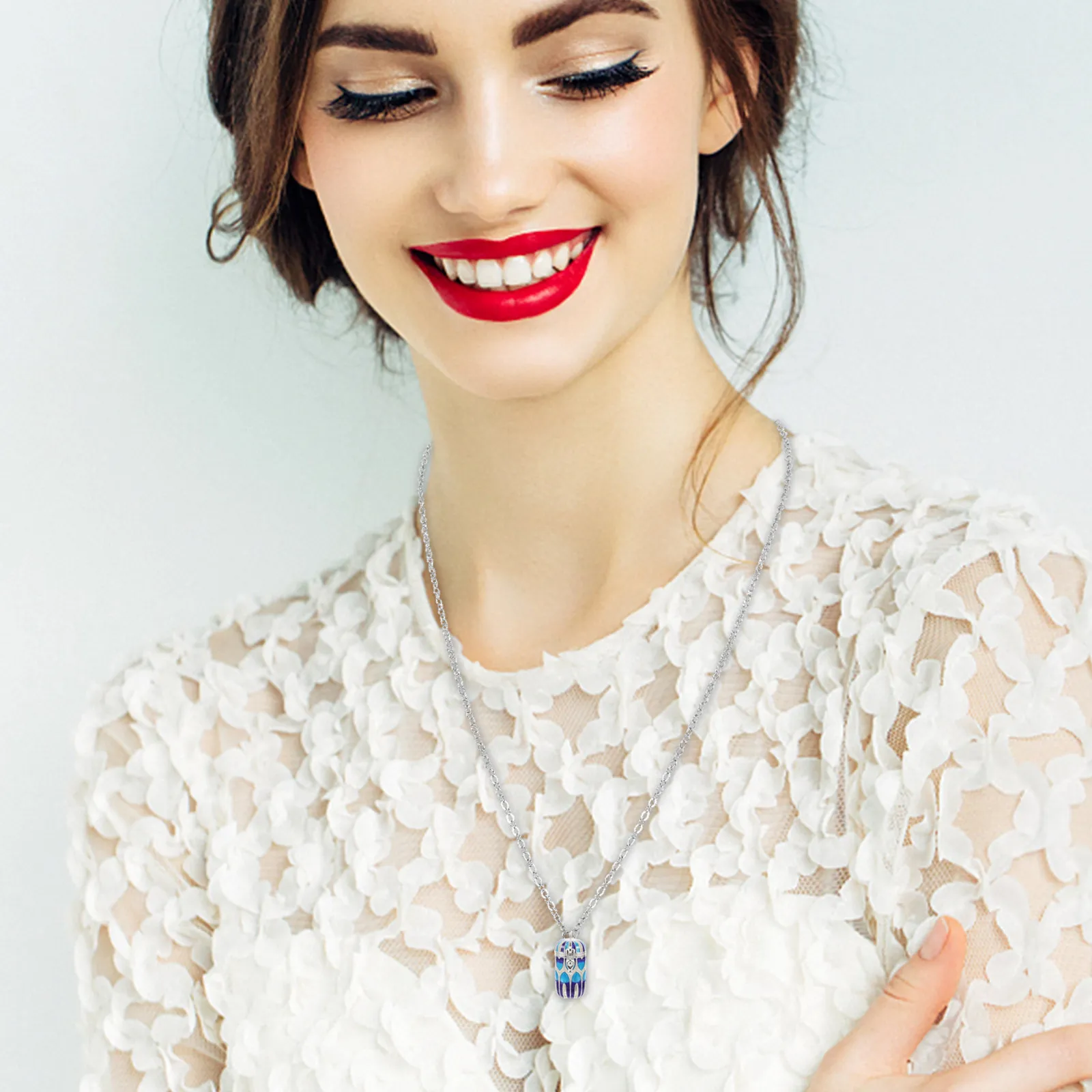 

3Pcs Mini Enamel Perfume Bottle Pendant Necklace Intricate Design Refillable Scent Diffuser for Daily Wear and Special Events