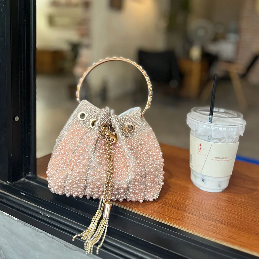 Französische schlichte Perlen-Beuteltasche, neue chinesische Schultertasche mit Diamantbesetztem Riemen, Nischen-High-End-Umhängetasche – Detail 6
