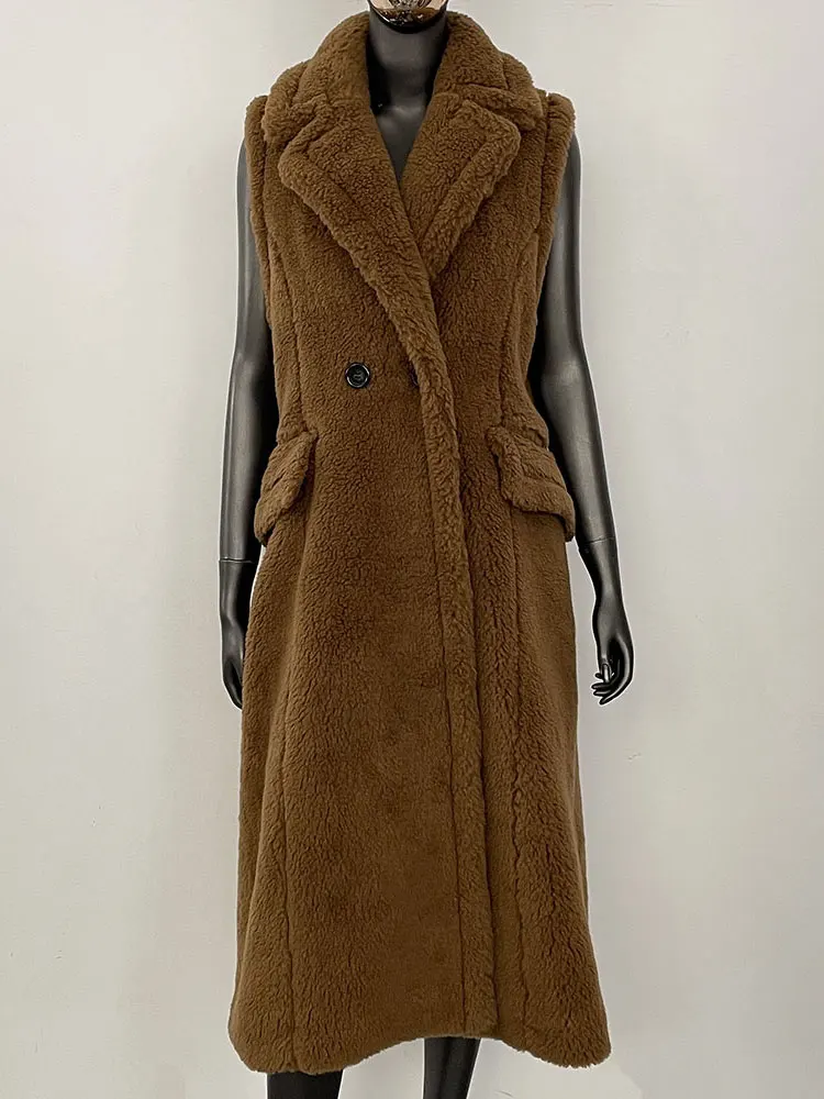 سترة نسائية جديدة لربيع وخريف 2025 من الفرو الحقيقي سترة الألبكة بدون أكمام للنساء صدرية طويلة وسميكة معطف فرو مقلد