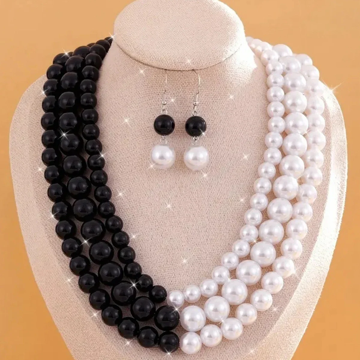 

New Fashion Women Elegant Layered Black And White Imitation Pearl Necklace and Unique Design Earrings 2 Pieces Suit