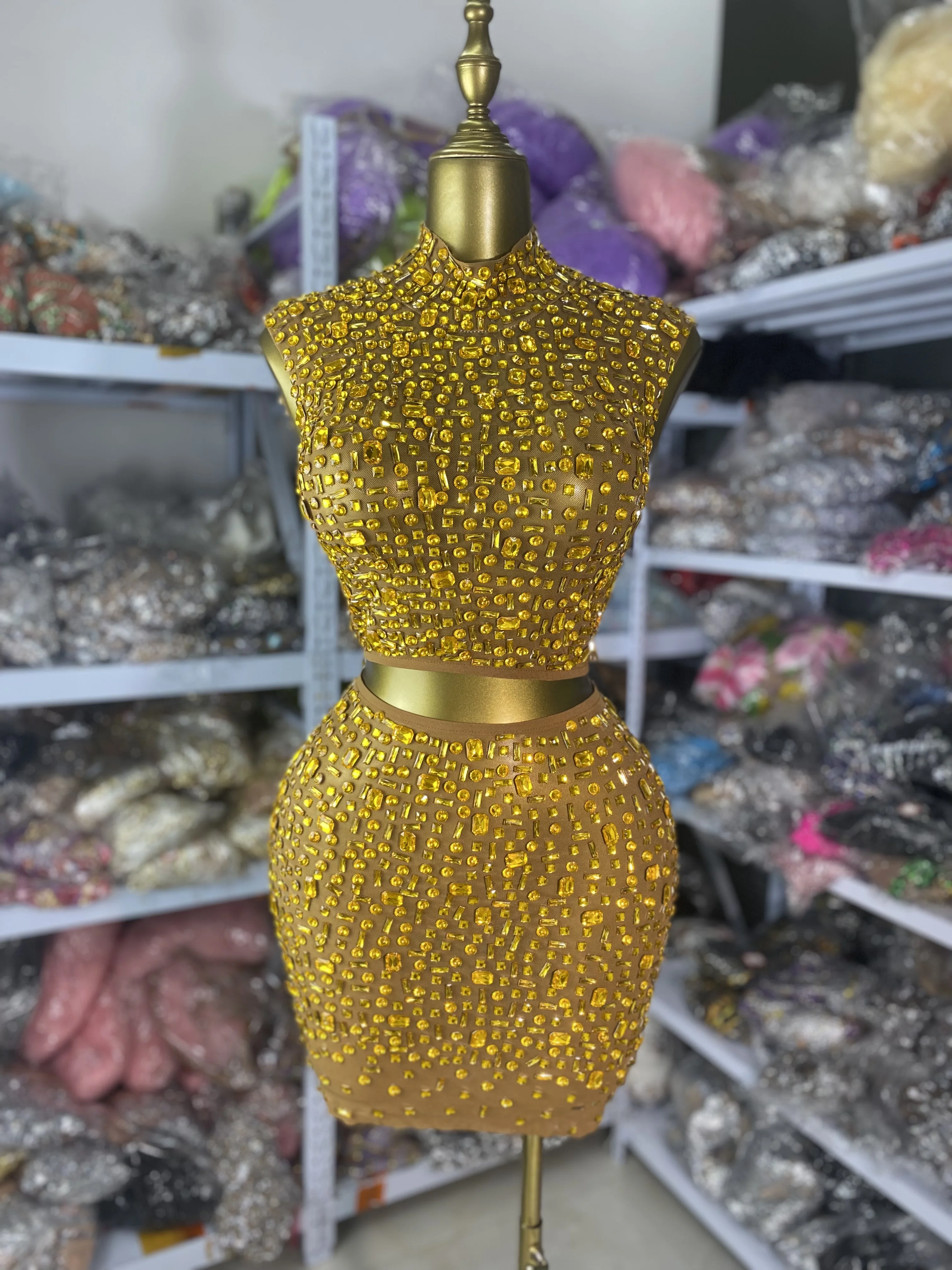 

Gold Crystal Mesh Bodycon Mini Outfits High Street Sleeveless Crop Top Mini Skirt See Through Sparky Evening Club Party Outfits