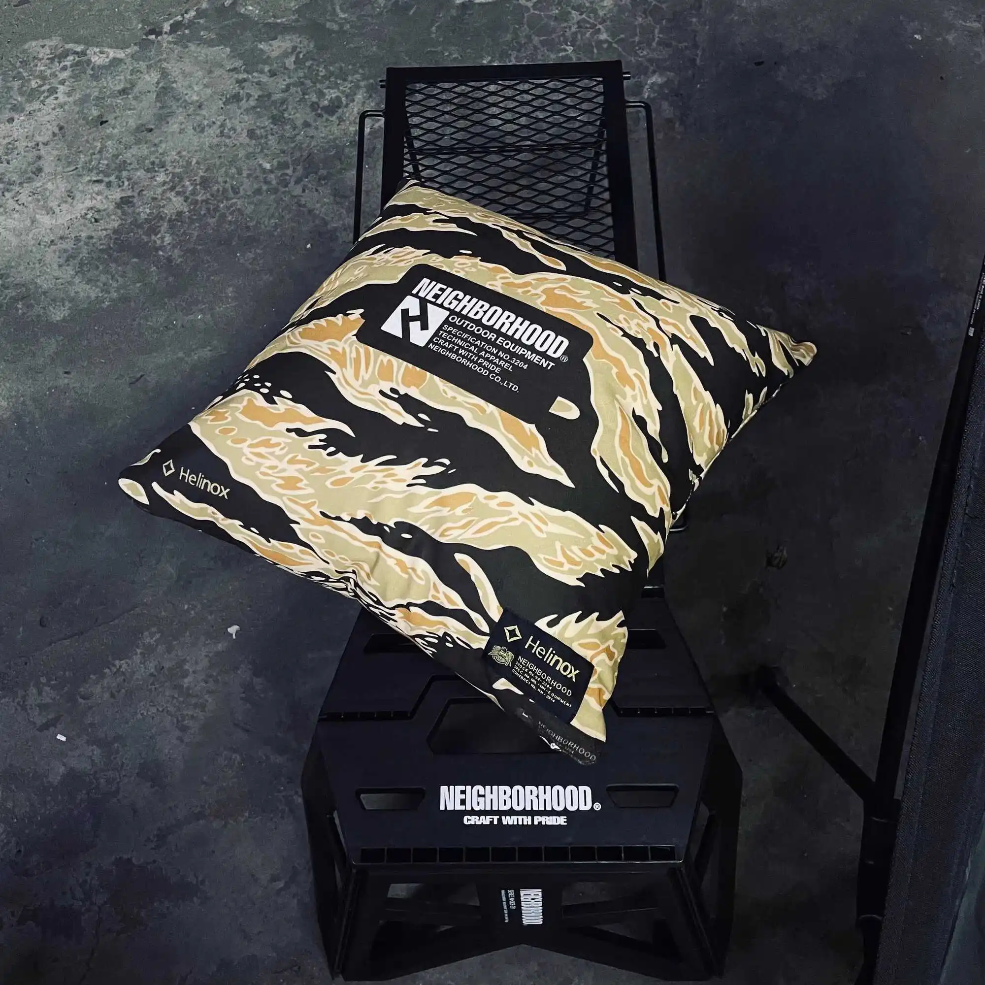 

NBHD Dark Wind Desert Yellow Camouflage Pillow Car Backrest Home Sofa Living Room Bedroom Cushion