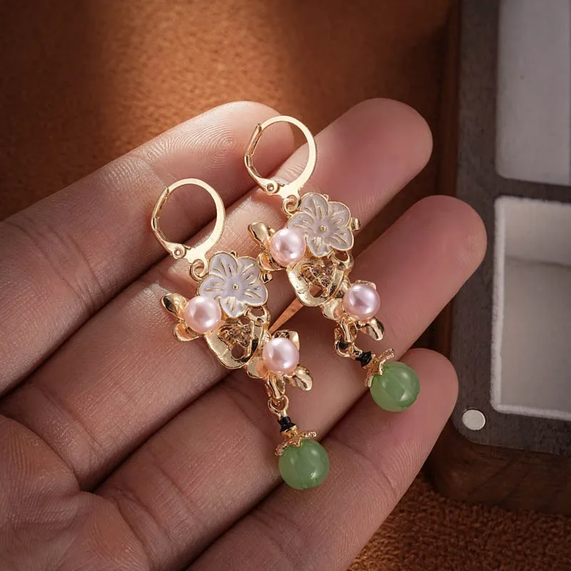 Vintage Freshwater Imitation Pearls Dangle Earrings for Women Delicate Shell Flower Drop Earrings Fashion Jewelry Birthday Gifts