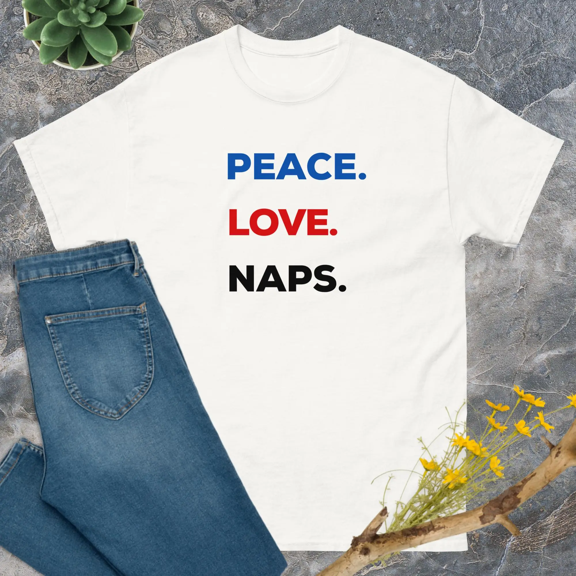 

Футболка Peace Love Naps ленивый комфорт цвета для друзей
