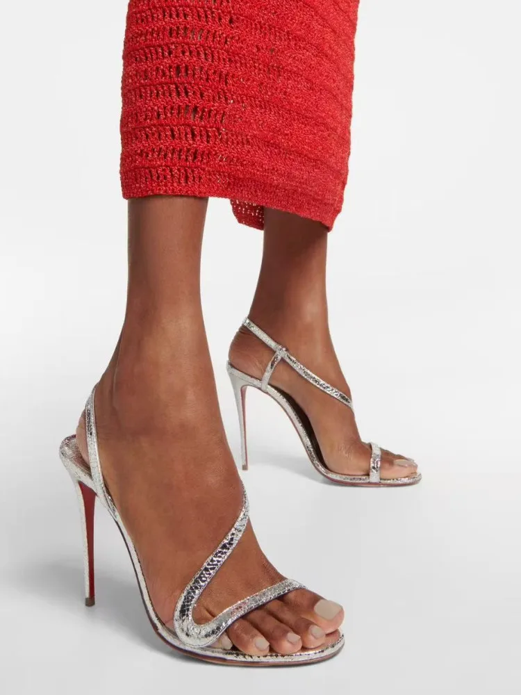 

Летние женские босоножки на шпильке в Европе и Америке 2025 года с ремешком. Большие женские сандалии для показа мод.