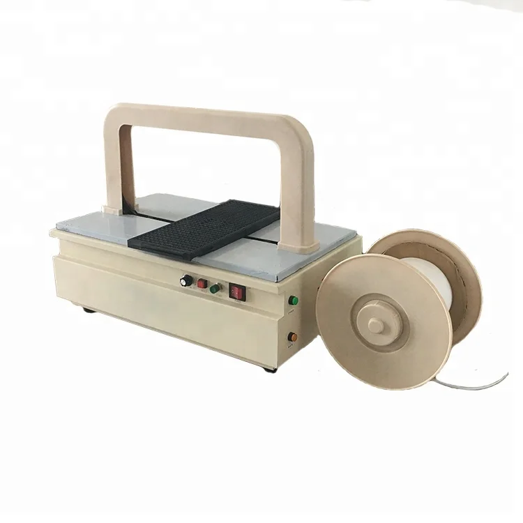 Portable plastic tray automatic packaging machine with packing belt