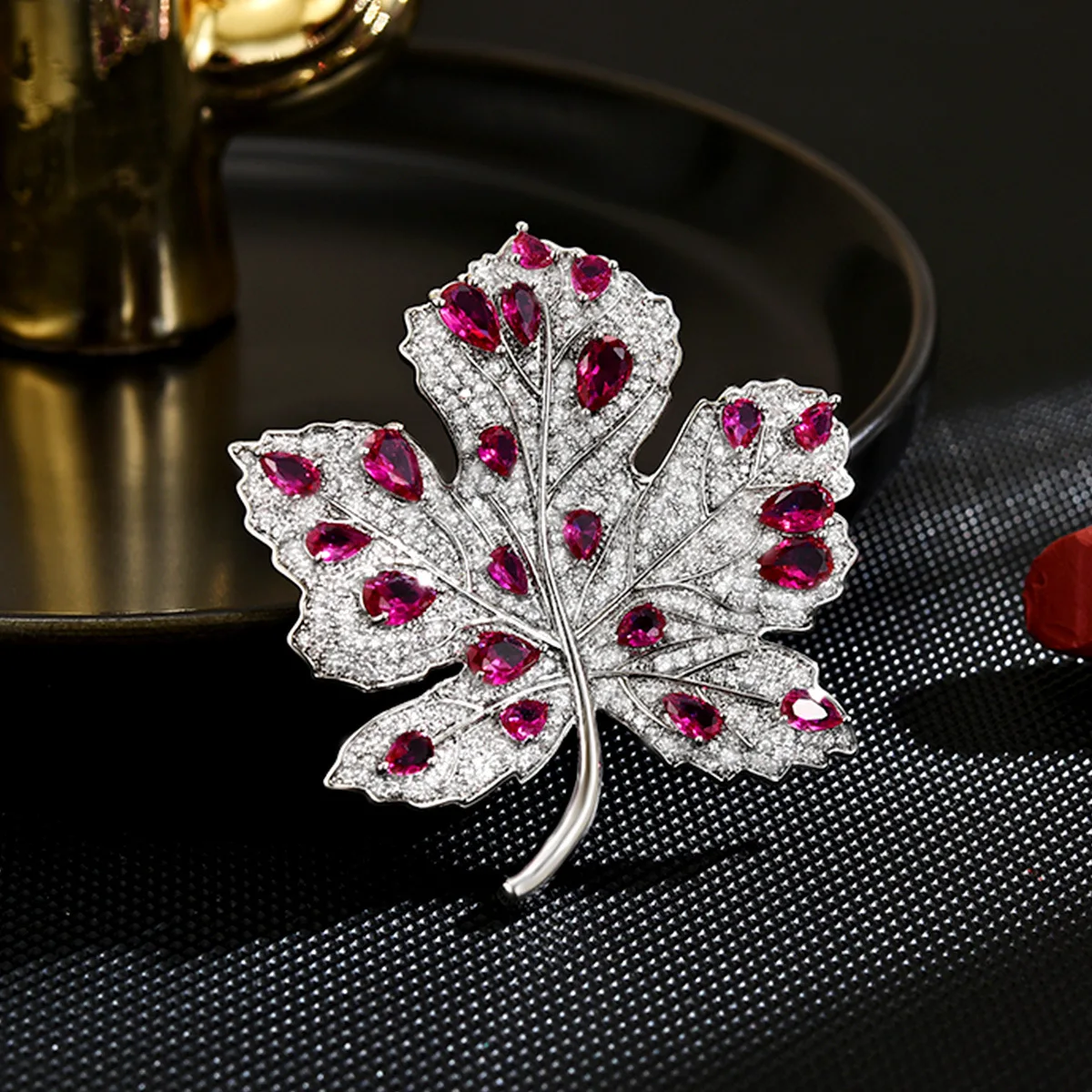 Beauty Luxury Brass Maple Leaf Shape Brooch with Cubic Zirconia Clothing Accessories
