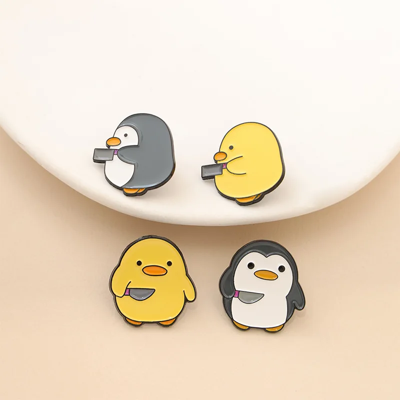 Cute Penguin Duck Brooch Pin, Cartoon Animal Badge for Bag Backpack Jacket Denim Vest, Alloy Metal Lapel Pin Accessories