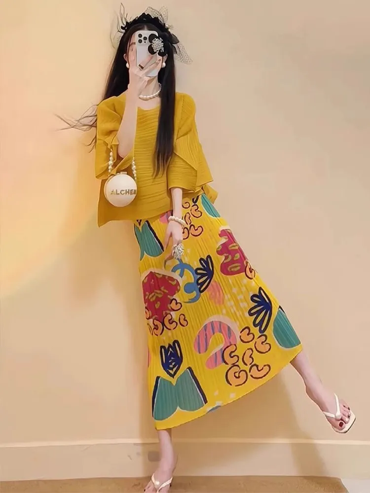 

Желтый свободный топ и плиссированная юбка с принтом, летний модный комплект в стиле Three Houses, из полиэфирного волокна, для повседневной носки, женский.