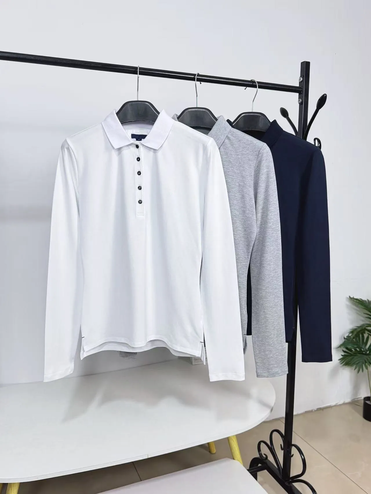 

Classic Fit Cotton Stretch Casual Commute Slimming Small Embroidery Long Sleeve Shirt T-Shirt Women Single DP69 US Dollars