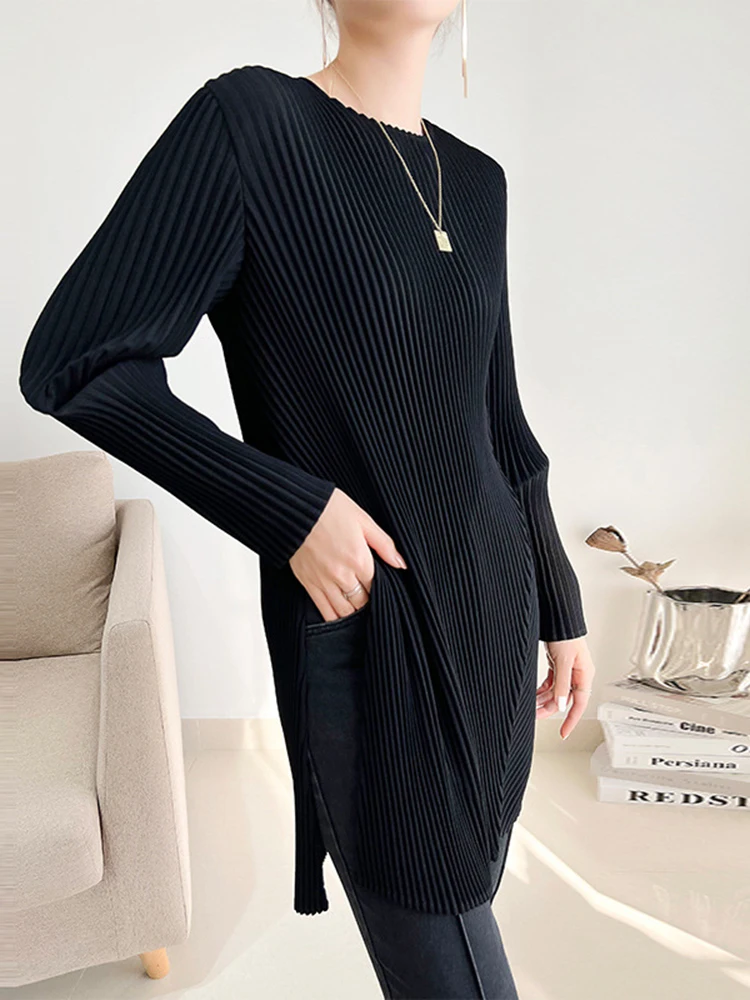 LANMREM Pleated Open Fork T-shirt For Women Solid Color O-neck Long Sleeve Skinny Tops Female Fashion 2024 New Spring 2N602