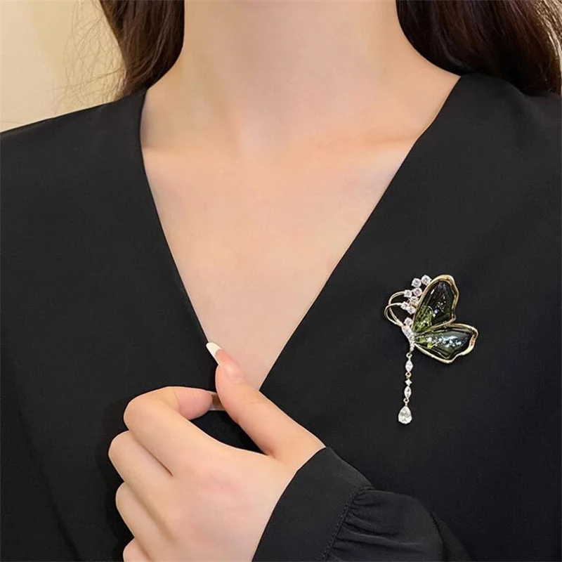 Delicate Butterfly Honeybee Brooches Pins For Women Girls Retro Transparent Insect Pins Badge Trendy Jewelry Accessories Gifts