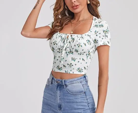Camiseta feminina 2026 estampa floral francesa para o verão fresco e doce pescoço quadrado gravata apertada umbigo exposto camiseta de manga curta
