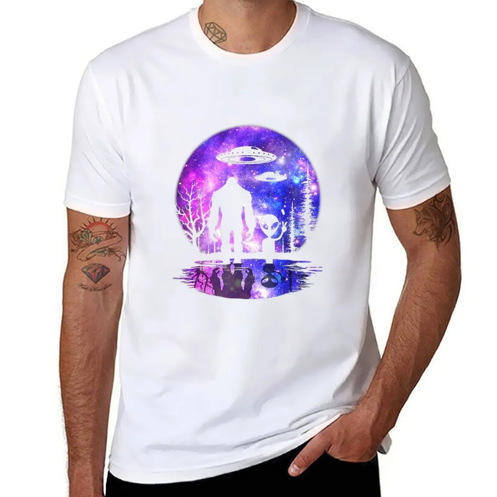 

Alien And Bigfoot Full Moon Sasquatch UFO T-Shirt t shirt man plain man graphic t shirt T-Shirt