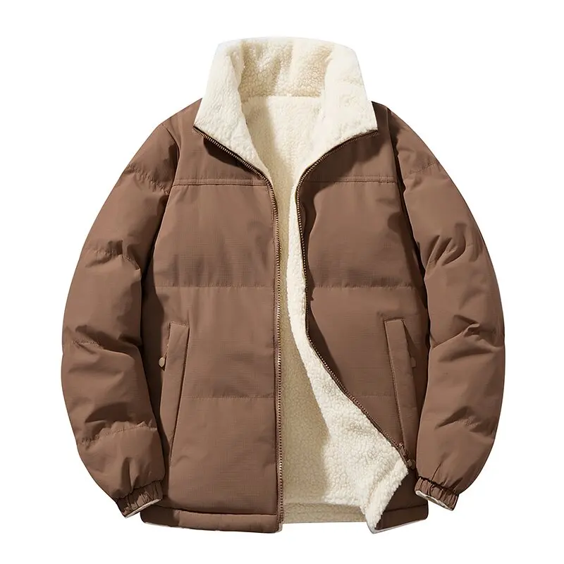 معطف شتوي جديد عصري بلون سادة وسميك من القطن الدافئ مع مخمل للرجال معطف رياضي فضفاض غير رسمي مقاوم للماء مقاس كبير