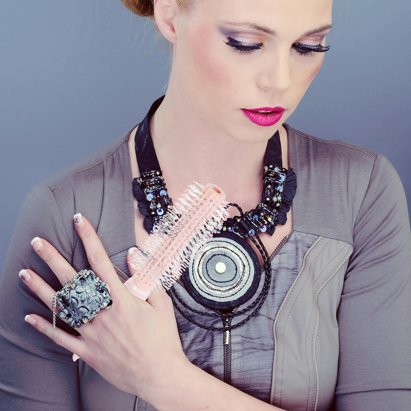 

Mini Roll Brush Blow Drying Hair Styling Tool Curling Rolling Comb Lotus Pink Compact Portable Hair Brush for Travel Home