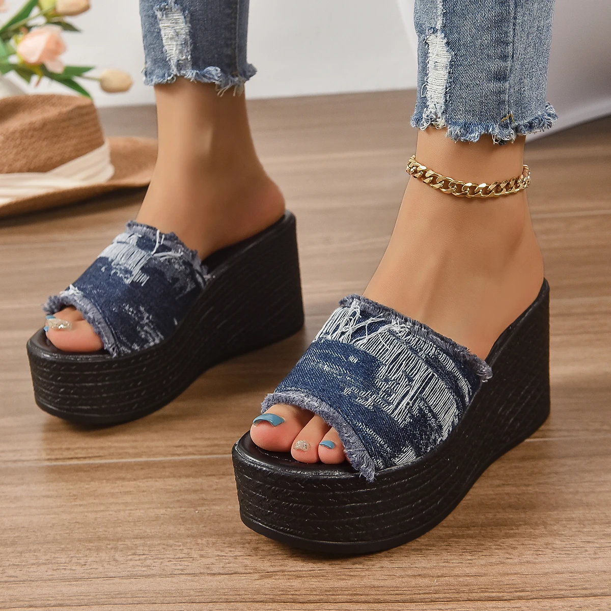 Damen Keilsandalen 2026 Neue Sommer Damen Slip-on Hochhackige Modische Damenschuhe Bequeme Blumen Outdoor Plateau-Sandalen