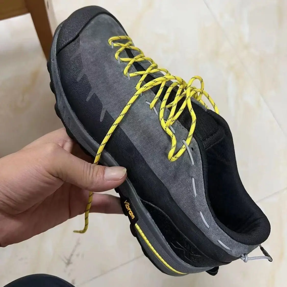 Summer lightweight high quality casual fashion shoes Sports running shoes Couple models Breathable and comfortable