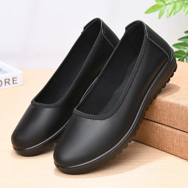 New PU square mouth old Beijing shoes, fashionable and versatile, soft soled and comfortable dance shoes, mother's shoes