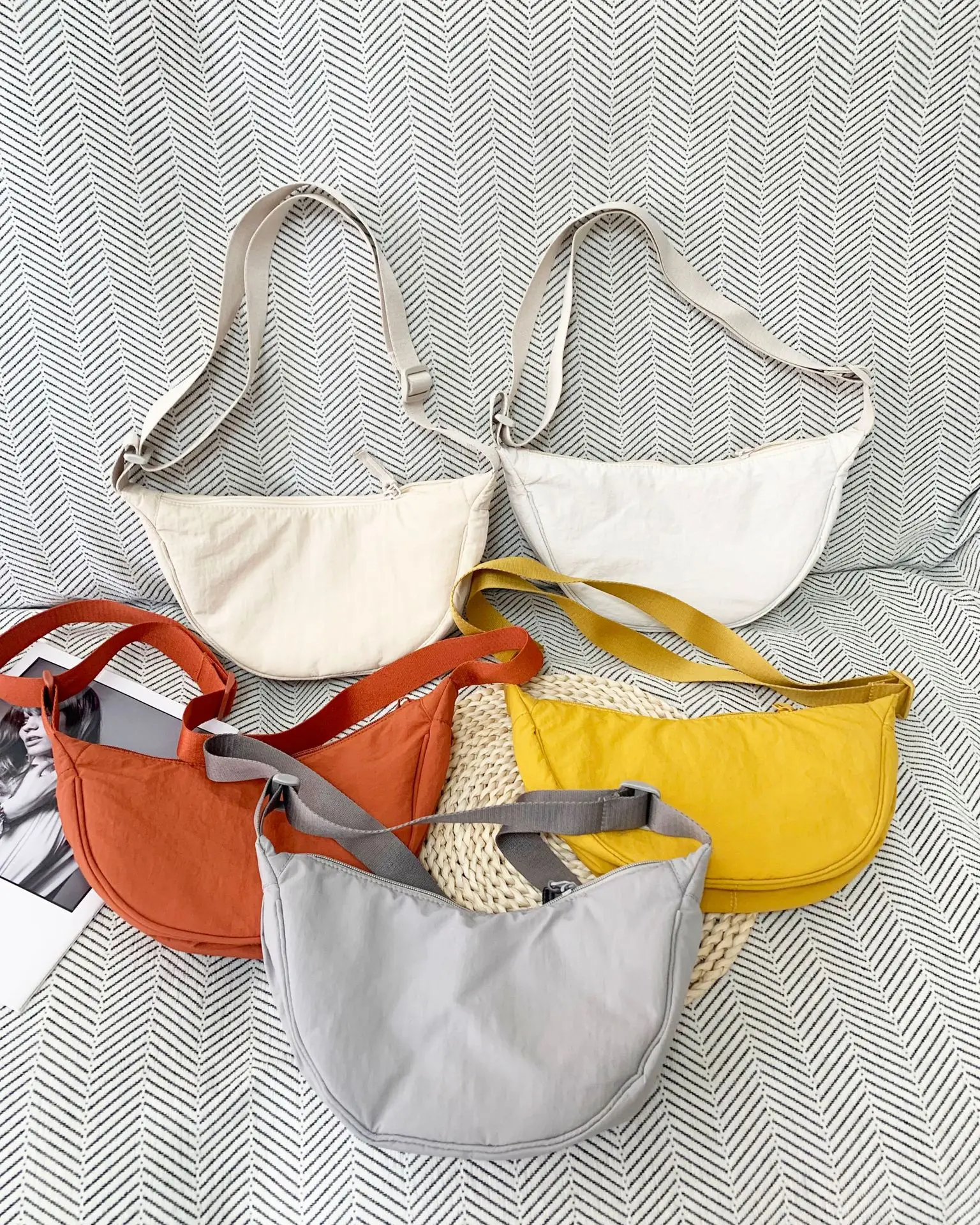 Leichte Nylon-Halbmond-Umhängetasche mit Verstellbarem Breitem Riemen, Schultertasche für Frauen, Tägliche Einkaufs- und Reisehandtasche – Detail 27
