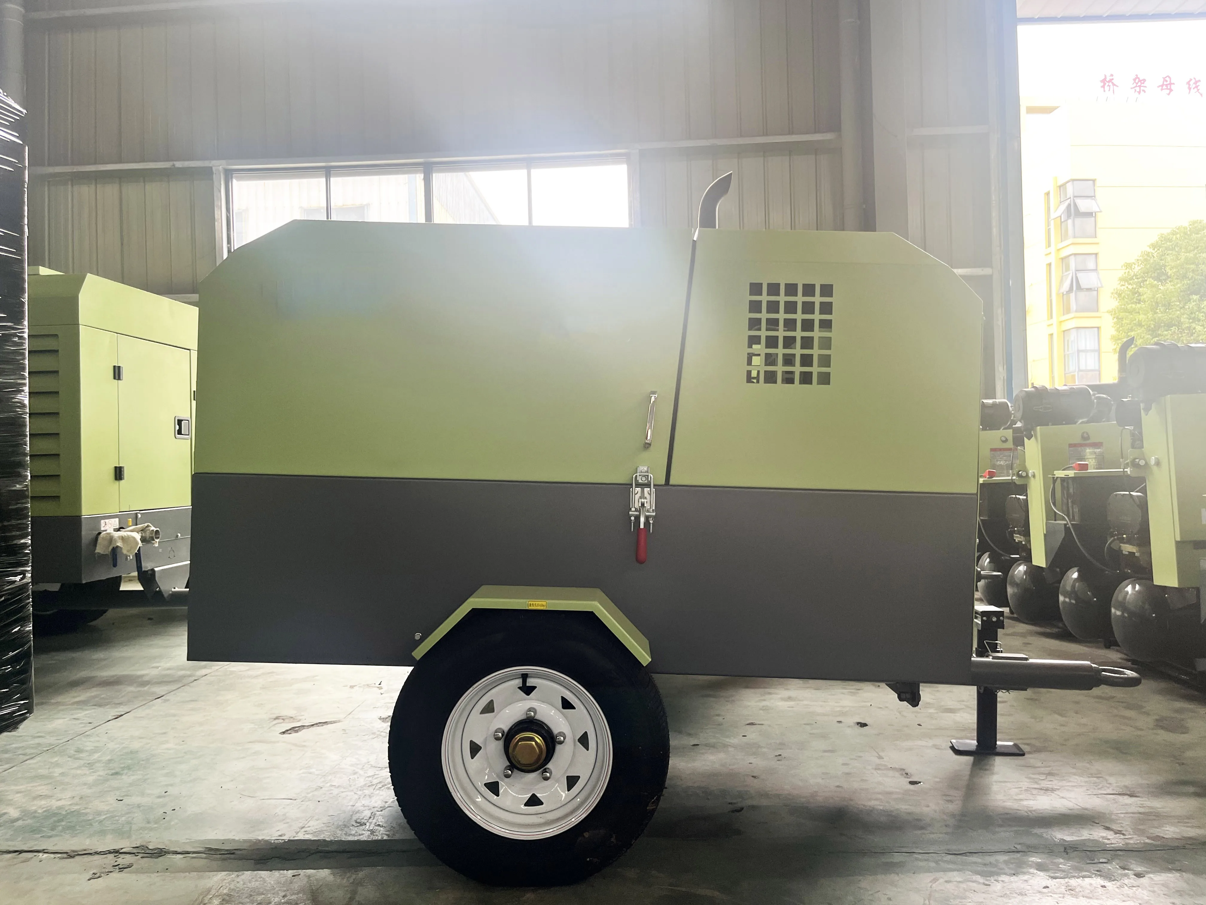 New Design diesel Screw air Compressor Portable Small Jack Hammer air Compressor Trailer Three air Outlets