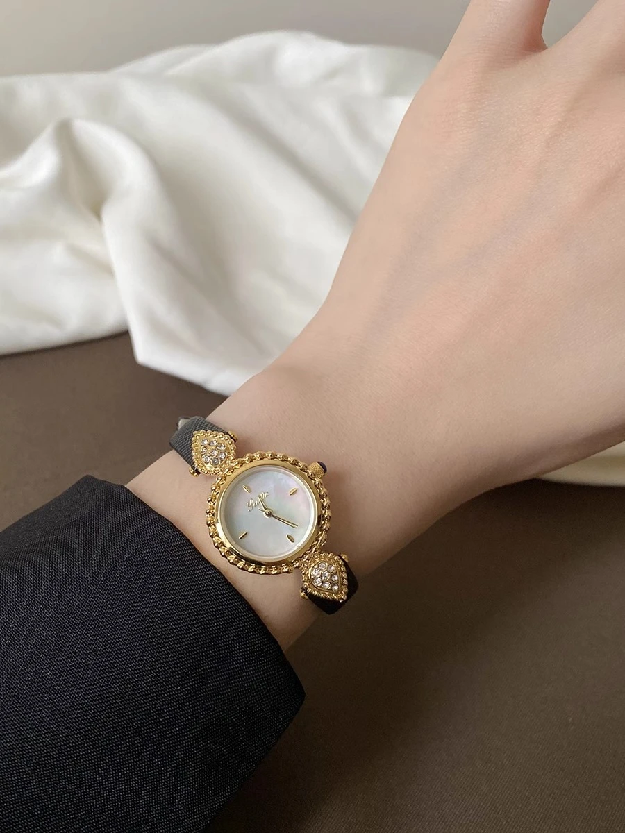 Light Luxury Retro Watch Female Natural Fritillary Temperament Fashionable Diamond-encrusted High-end Sense Simple Niche Ins
