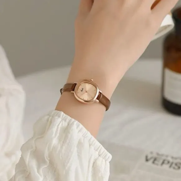 Kegllect Ladies Vintage Quartz Watch Women Classic Small Square Dial PU Strap Watches Jam Tangan Perempuan