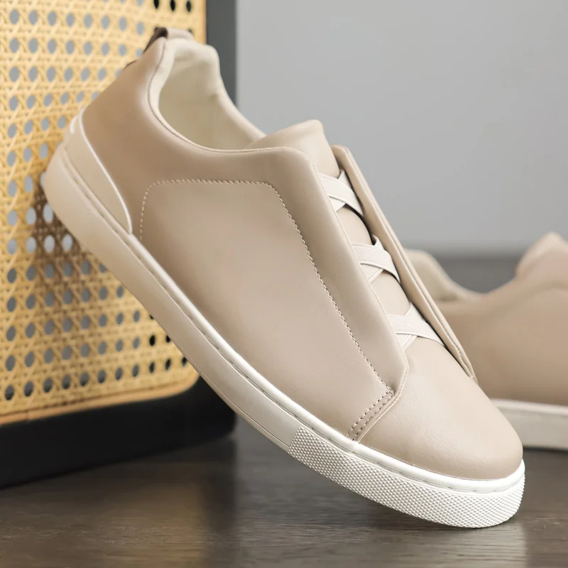 

Autumn New Men Skateboarding Shoes Fashion Light Man Sneaker Outsole Wear-resistant Anti Slip Outdoor Flat Sole Walking Footwear