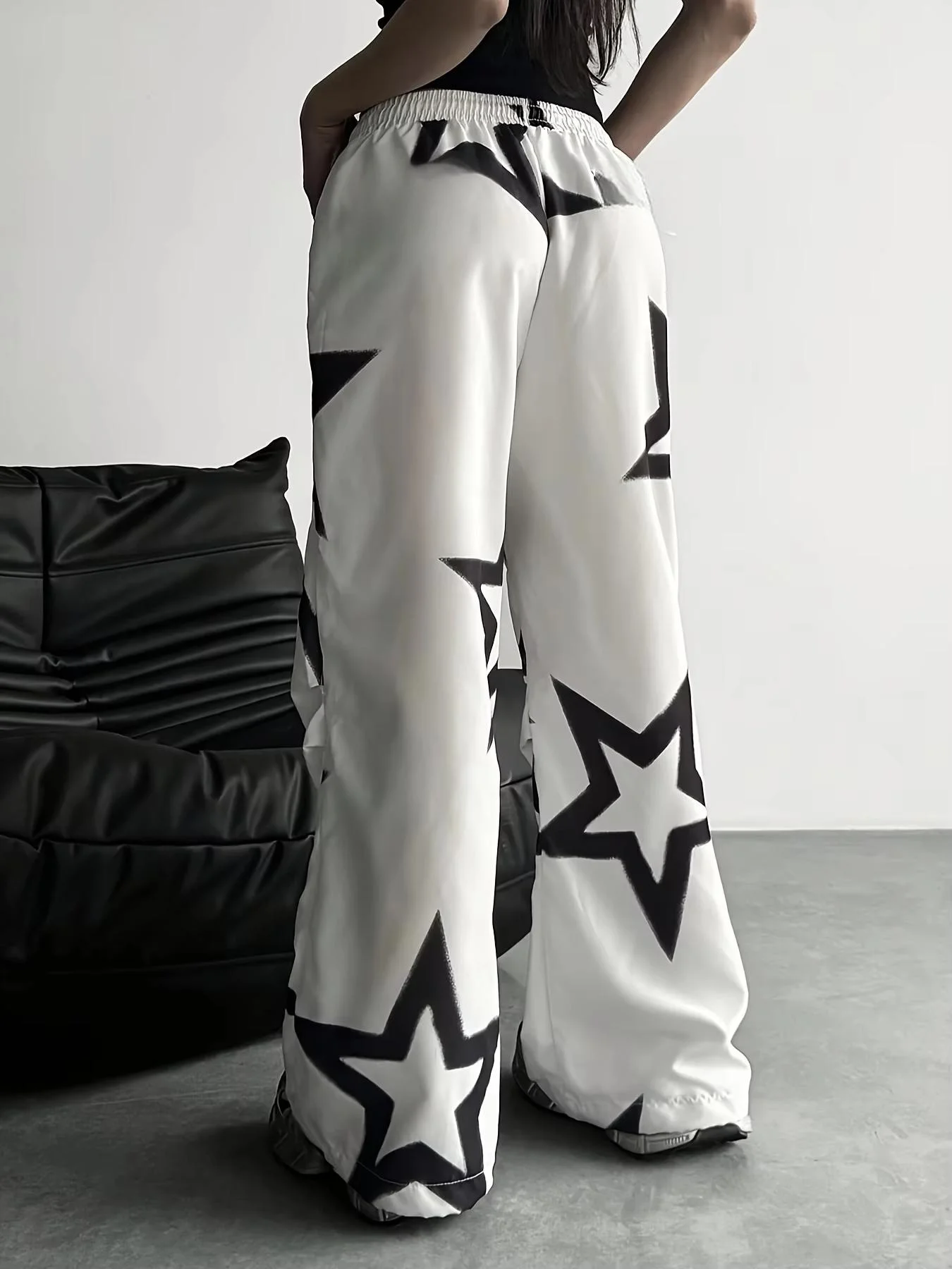 3D Fashion White Star Pattern Men's and Women's Quick Drying Fabric Minimalist Aesthetics Loose Pants Suitable for All Seasons