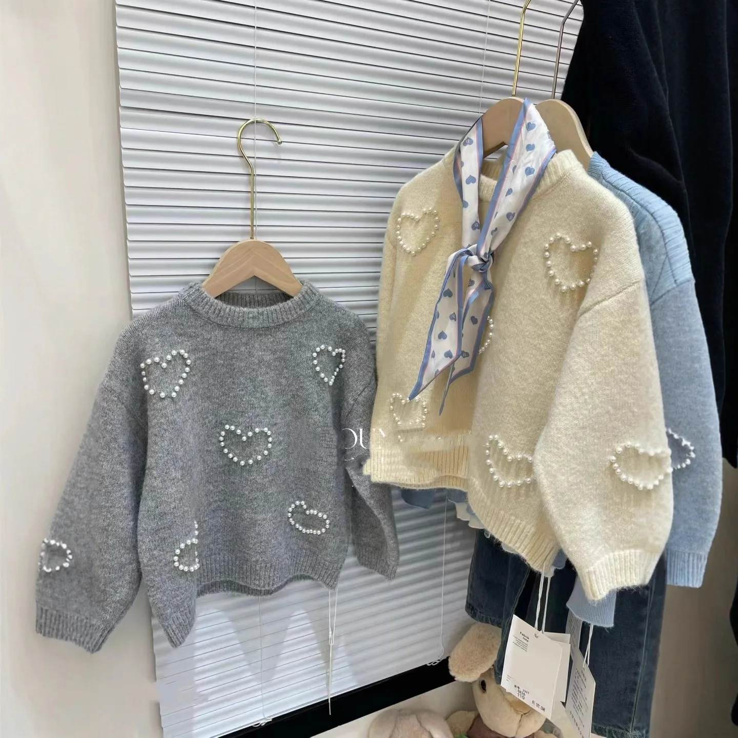 Girls' Autumn Sweater 2025 New Fashionable Girl Baby Autumn Knitted Sweater Children's Spring and Autumn Love Top