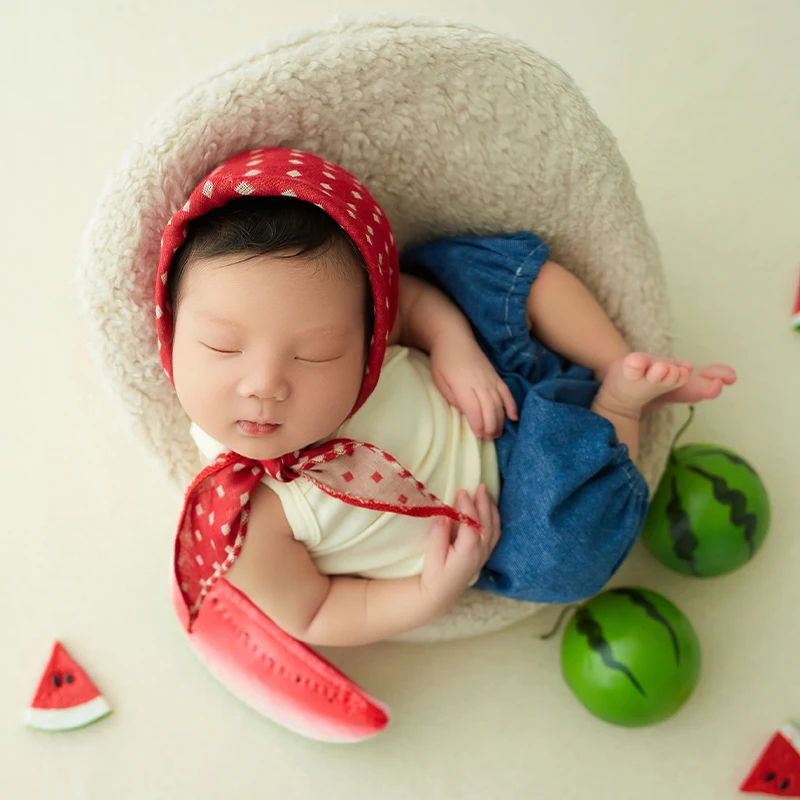 

Newborn Photography Summer Theme Baby Clothes Red Polka Dots Bandana Watermelon Props Newborn Birth Commemoration Studio Art Pho